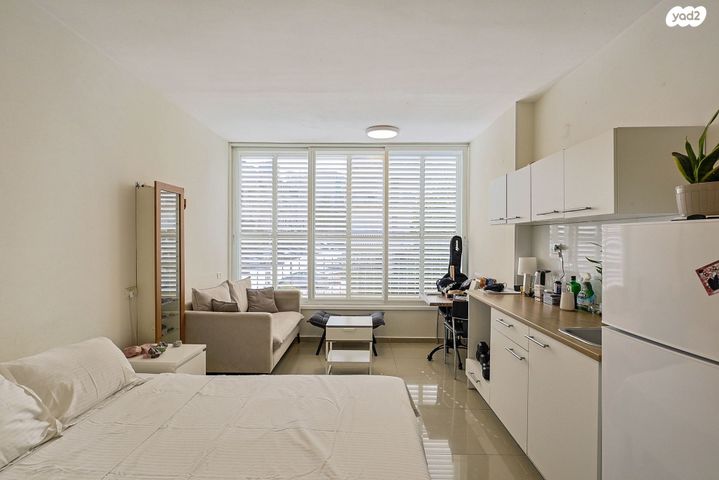 דירה, יהודית, חרוזים, רמת גן