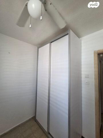 דירה, משה שרת, הוד השרון