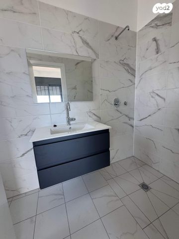 דירה, אמנון ליפקין שחק, נוף הטיילת, נתניה