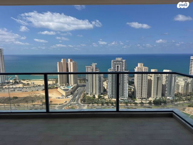 אמנון ליפקין שחק 