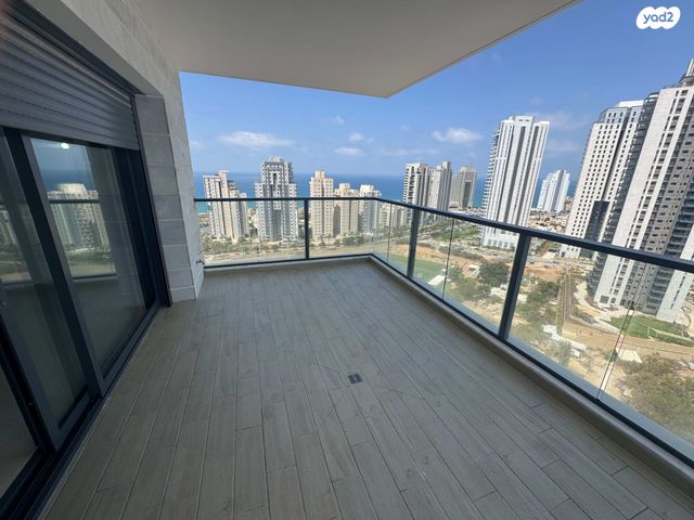 אמנון ליפקין שחק 