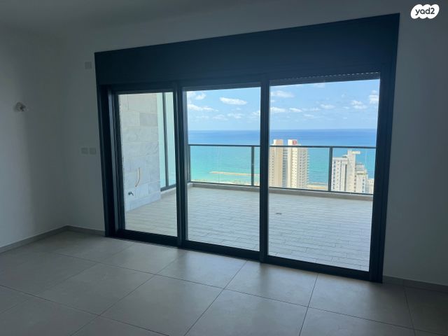 דירה, אמנון ליפקין שחק, נוף הטיילת, נתניה