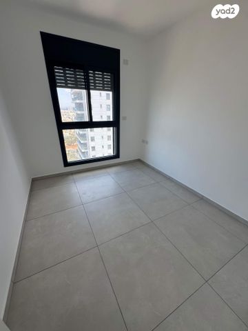 דירה, אמנון ליפקין שחק, נוף הטיילת, נתניה