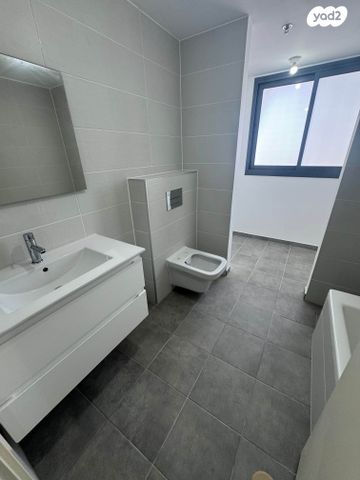 דירה, אמנון ליפקין שחק, נוף הטיילת, נתניה