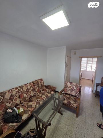 דירה, משה שרת, הוד השרון