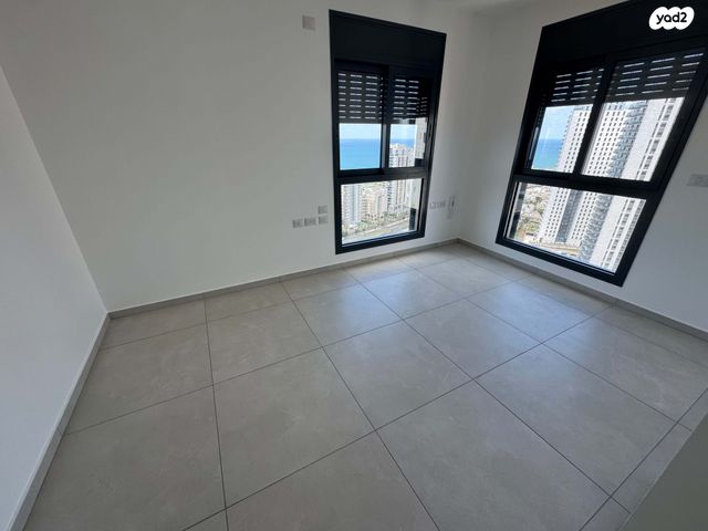 דירה, אמנון ליפקין שחק, נוף הטיילת, נתניה