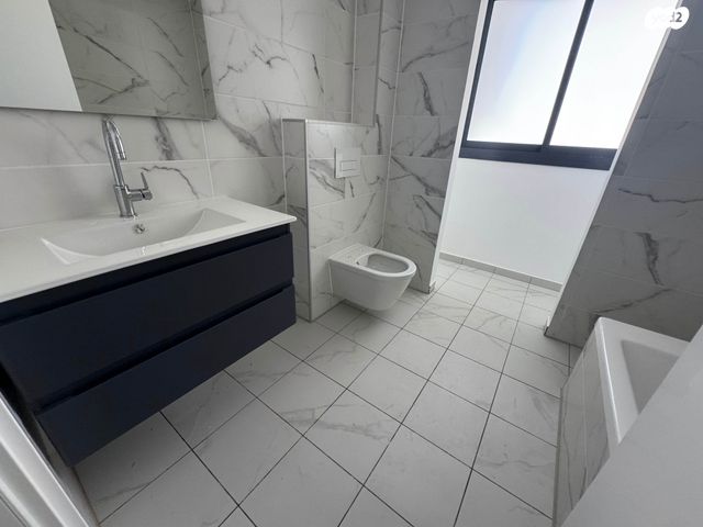 דירה, אמנון ליפקין שחק, נוף הטיילת, נתניה