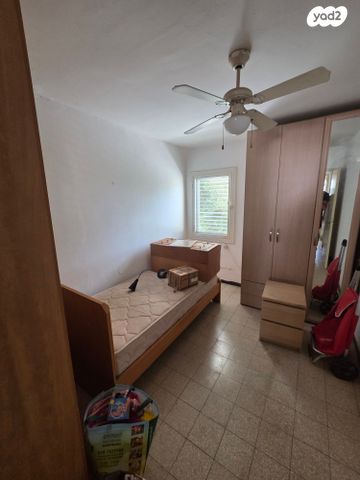 דירה, משה שרת, הוד השרון