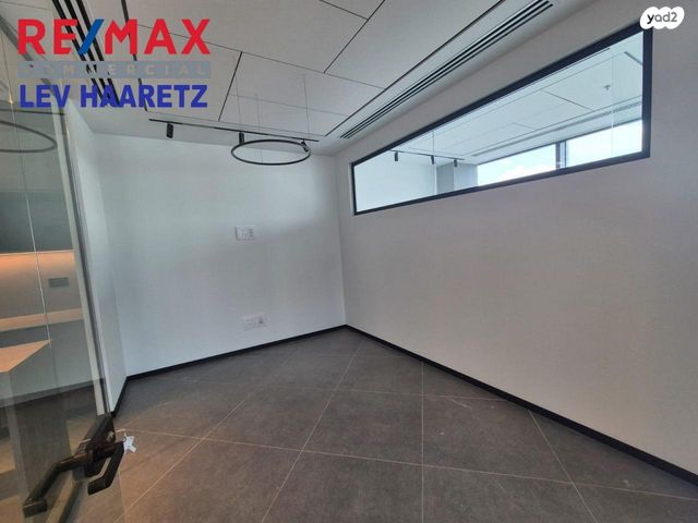 משרדים, החרש, הוד השרון