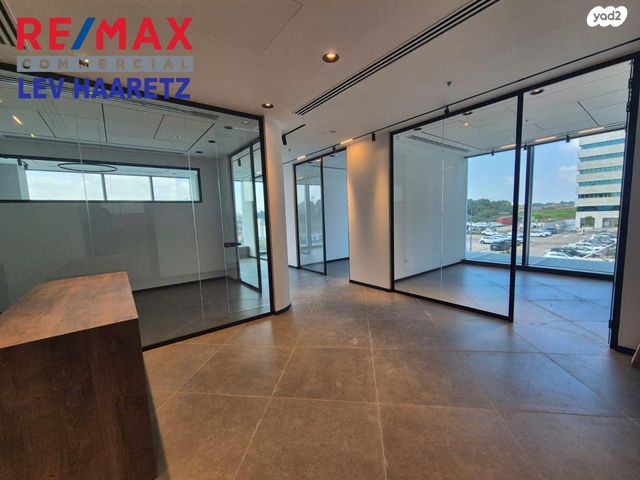 משרדים, החרש, הוד השרון