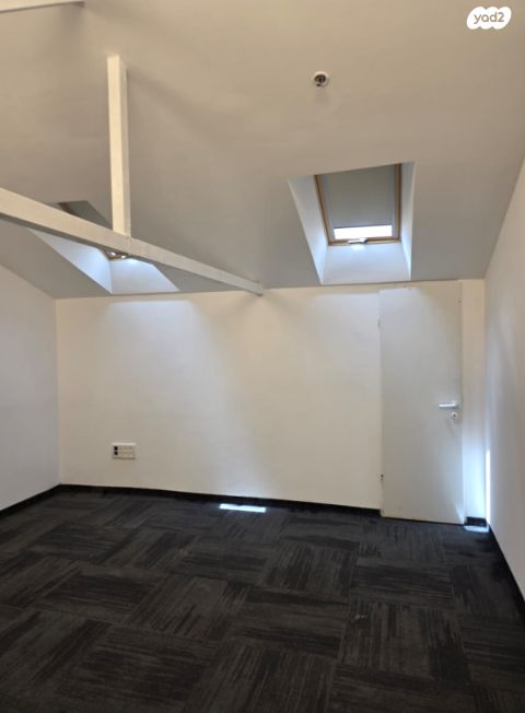 משרדים, קיסריה