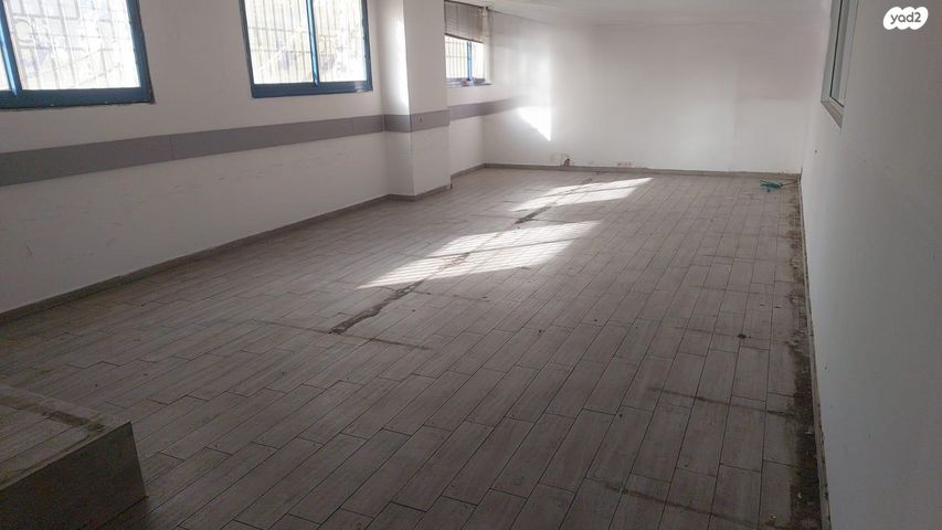 משרדים, נשר