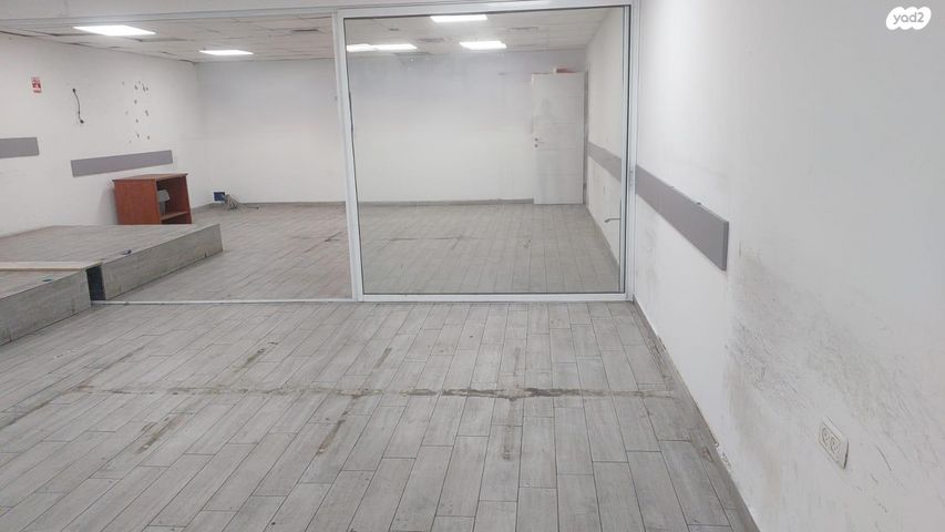 משרדים, נשר