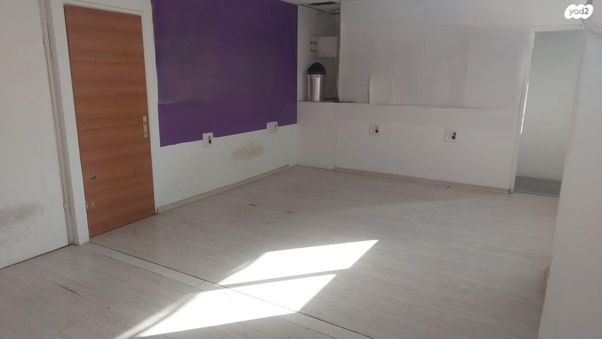 משרדים, נשר