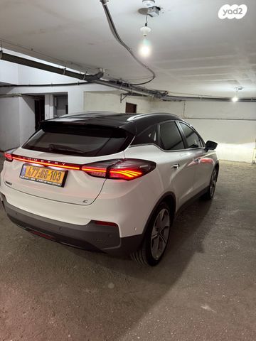 מודעת רכב ג׳ילי Geometry C