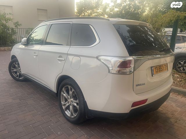 מיצובישי אאוטלנדר