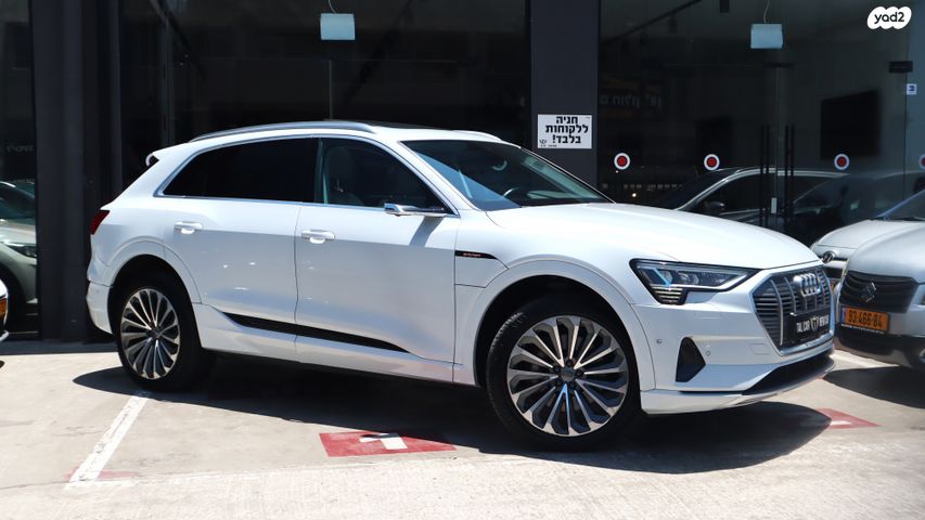 מודעת רכב אאודי E-tron