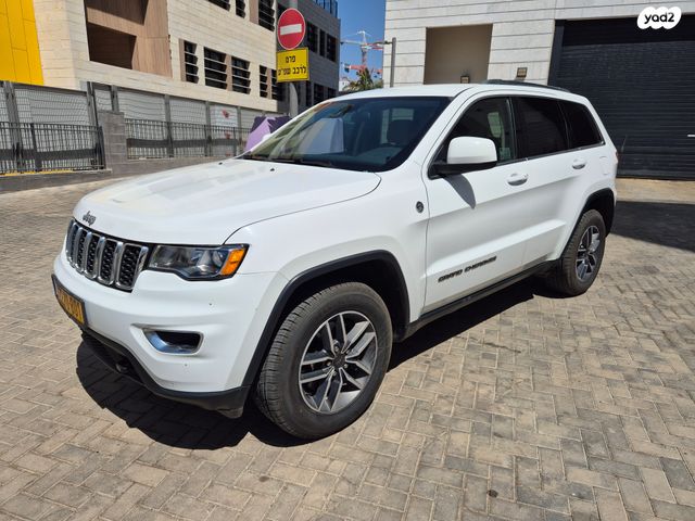 מודעת רכב ג'יפ גרנד צ'ירוקי