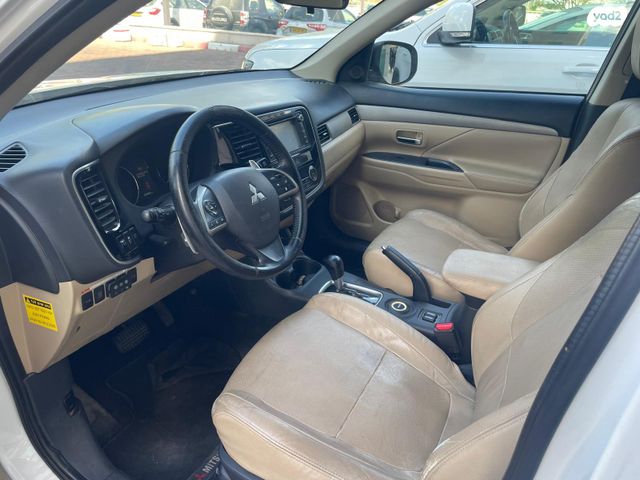 מיצובישי אאוטלנדר