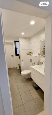 דירה, הצנחנים 20, אריק שרון, נהריה