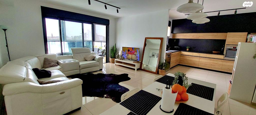 דירה, הצנחנים 20, אריק שרון, נהריה