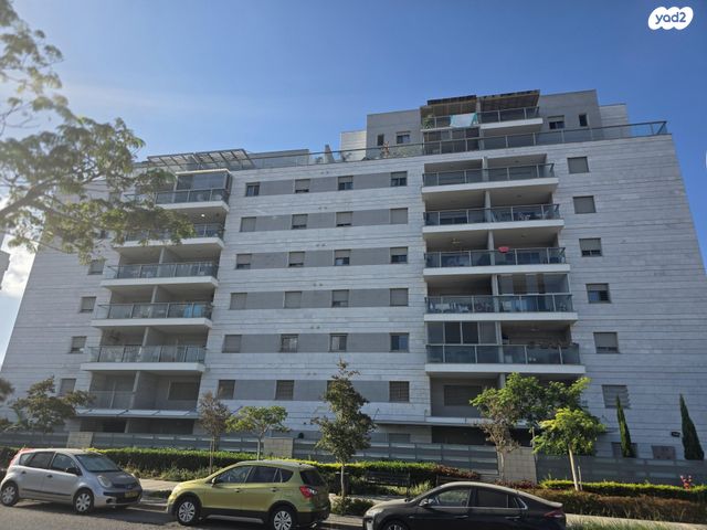 דירה, האגמית 4, החותרים, טירת כרמל