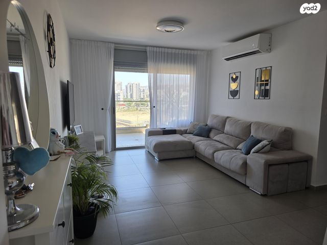 דירה, האגמית 4, החותרים, טירת כרמל