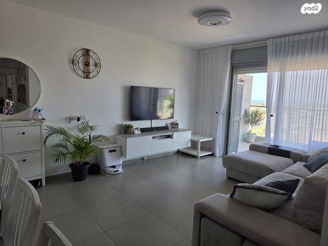 דירה, האגמית 4, החותרים, טירת כרמל