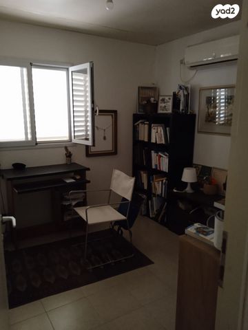 דירה, הציפורן 1, נבטים, נבטים