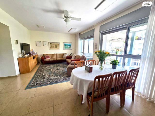 דירה, שביל הזהב, 2008, רעננה