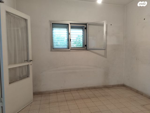 דירה, ירושלים, שיכוני מזרחי, כפר סבא