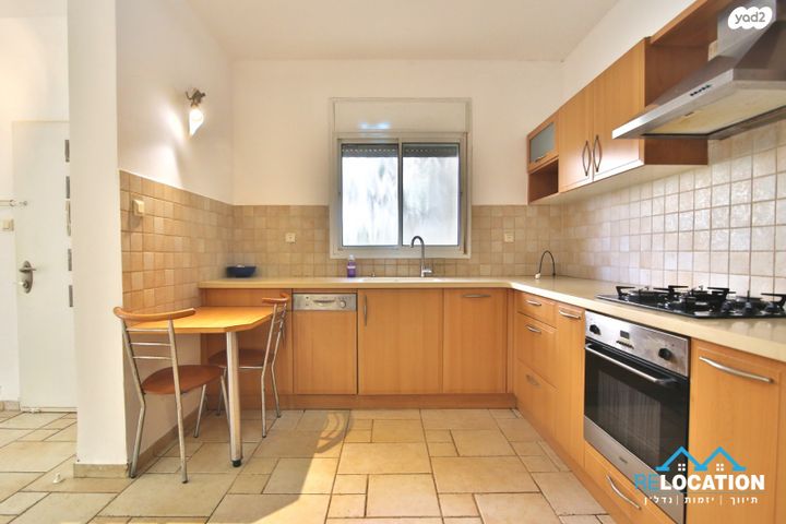 דירת גן, דייגו וולסקיז, גבעת טל, קרית אתא