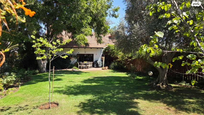 דו משפחתי, הסיגליות, חבצלת, רחובות