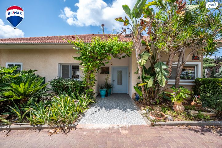 דו משפחתי, זכרון יעקב