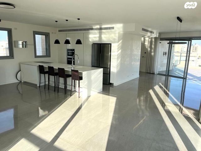 גג/ פנטהאוז, הגוש הגדול, רמת אביב החדשה, נופי ים, תל אביב יפו