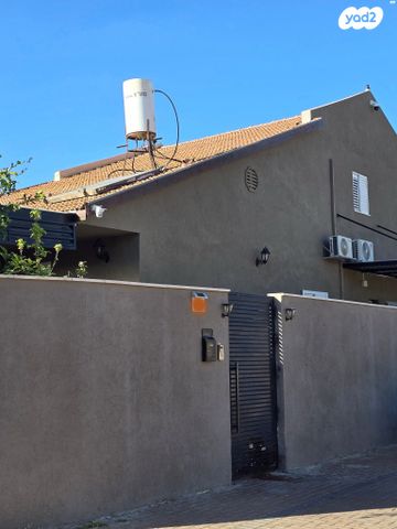 חמדה וצבי זינדר 