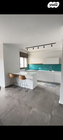 גג/ פנטהאוז, אור עקיבא