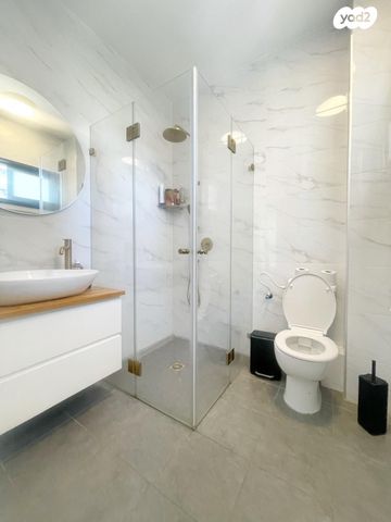 דירה, יעקב תמרי, חצרות המושבה, רחובות