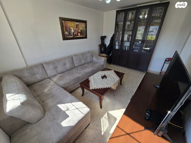 דירת גן, השופר, מעלה אדומים