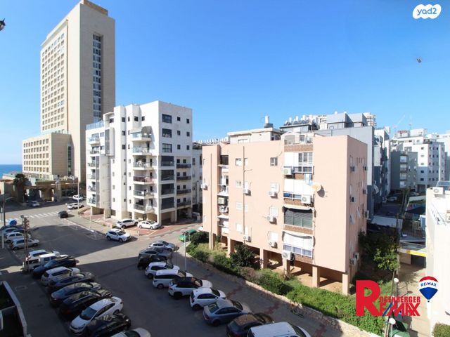 גג/ פנטהאוז, בזל 8, דרום מערב ותיק, בת ים