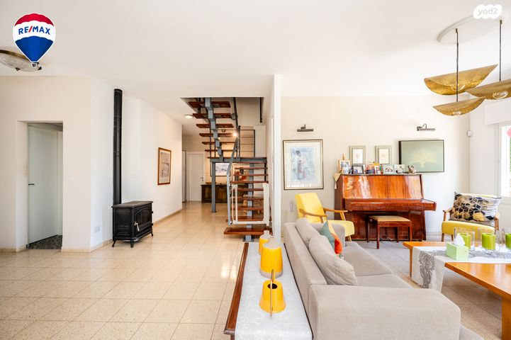 דו משפחתי, זכרון יעקב