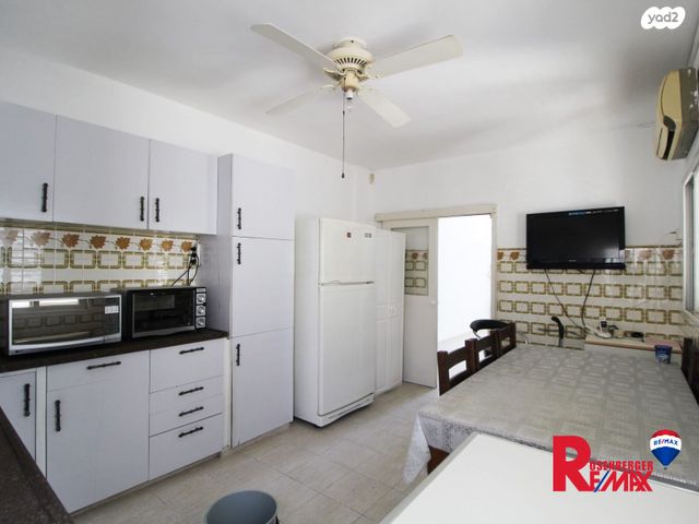 גג/ פנטהאוז, בזל 8, דרום מערב ותיק, בת ים