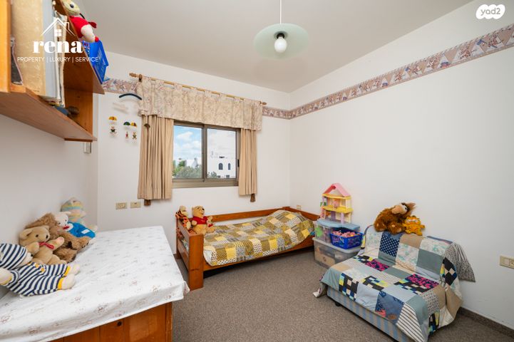 דו משפחתי, המעוף, קיסריה