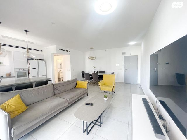 דירה, יעקב תמרי, חצרות המושבה, רחובות