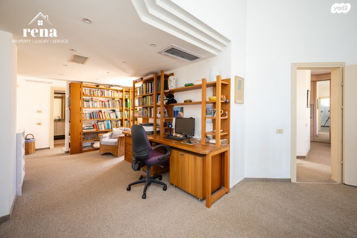 דו משפחתי, המעוף, קיסריה