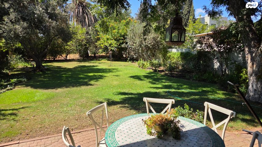 דו משפחתי, הסיגליות, חבצלת, רחובות