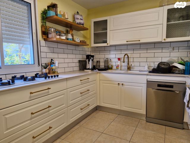 דו משפחתי, שחף, יד בנימין, יד בנימין