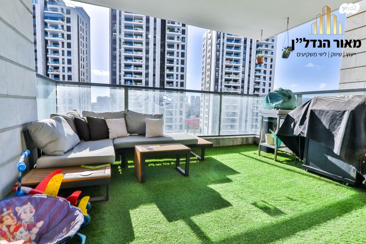 דירה, יעקב תמרי, חצרות המושבה, רחובות