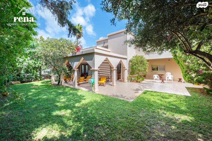 דו משפחתי, המעוף, קיסריה