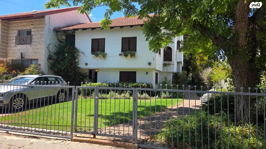 דו משפחתי, הסיגליות, חבצלת, רחובות